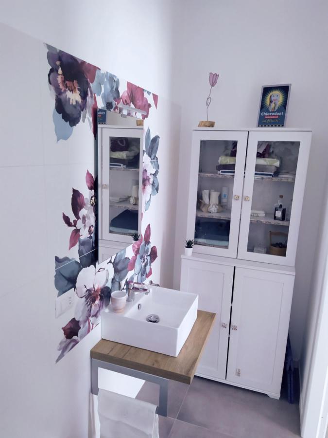 Bed and Breakfast Peonia 2 Posti Wi-Fi Ac Free Park Jacuzzi à Porlezza Extérieur photo