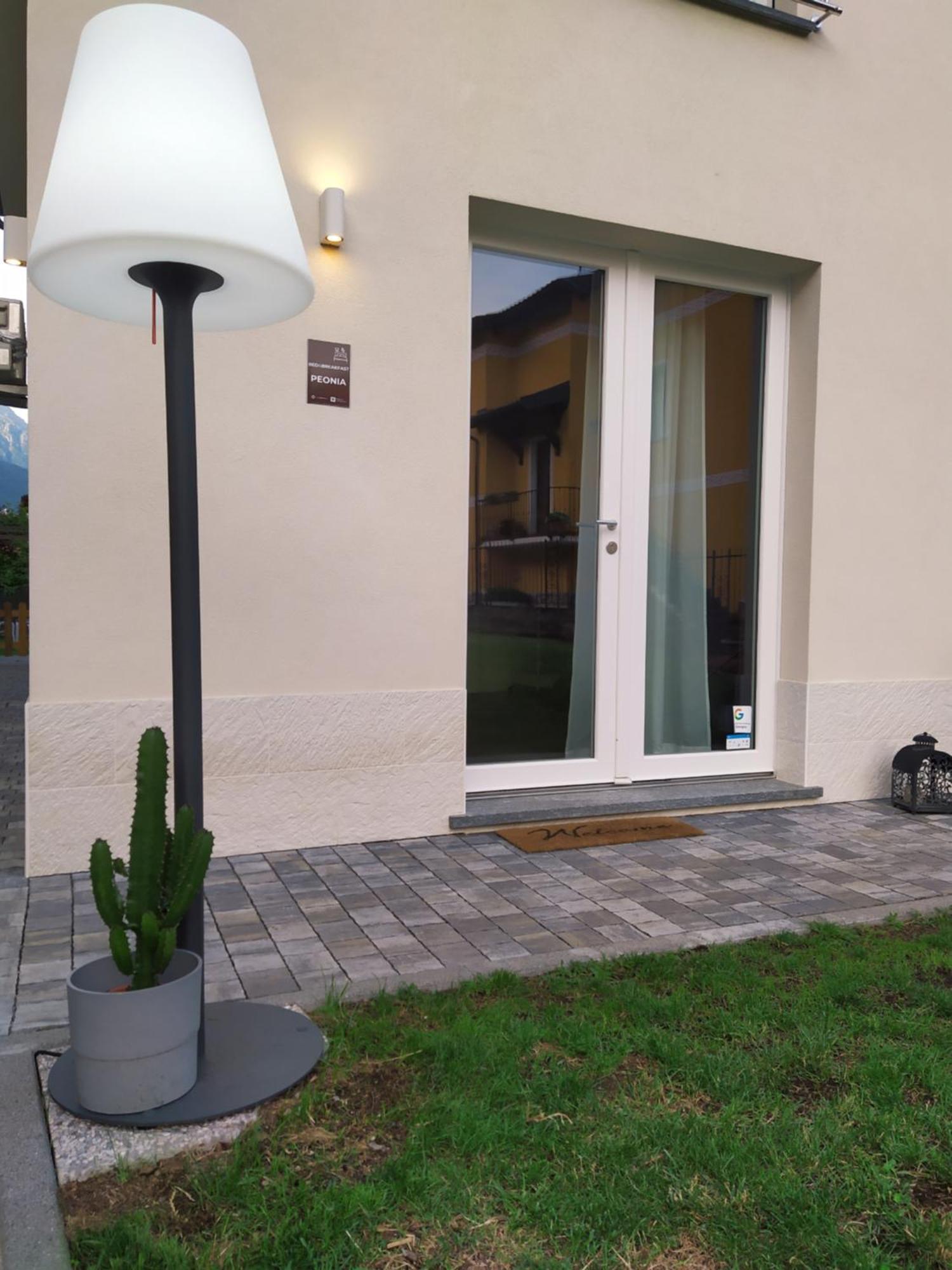 Bed and Breakfast Peonia 2 Posti Wi-Fi Ac Free Park Jacuzzi à Porlezza Extérieur photo